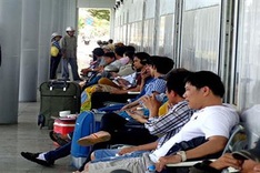 Workers face problems getting back to work in HCM City after Tet