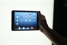 Apple iPad mini makes debut