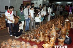 An Giang hosts ceramics exhibition