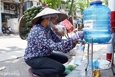 Hanoi police confiscate free iced tea for the poor