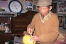 Old man turns danger into charity