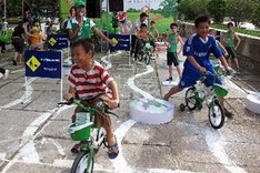 Giant painting session to brighten Children's Day