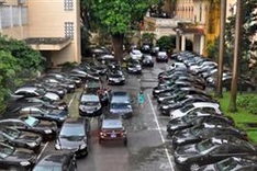 New resolution tightens use of government cars