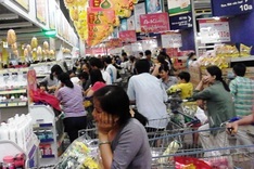 Supermarkets become popular for Tet