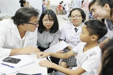 US surgeons provide free operations for children