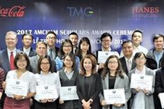 US Ambassador presents 20 new AmCham Scholars
