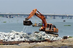 Officials warn about danger of Dong Nai River encroachment project