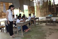 Teachers dream of “Tet bonus”