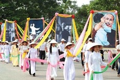 TV show celebrates Uncle Ho's birth