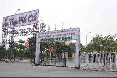 Local authorities defend 'extra services' at My Dinh Stadium