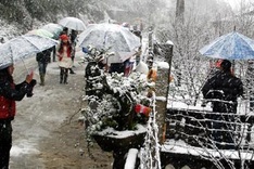 Heavy snow covers northwestern mountain