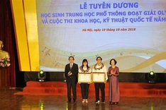 Outstanding students at international Olympiads honoured