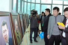 Paintings of Vietnam's international friends on display