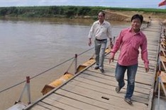 Local man uses life savings to build bridge in central Vietnam