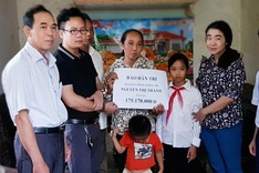 Readers donate VND175m to terminally-ill mother