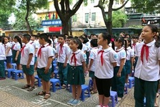 School enrollment time a headache for Hà Nội parents