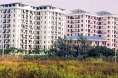 Slow buses keep student apartments empty