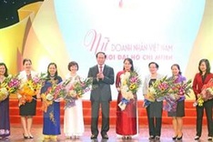 President Quang meets outstanding female entrepreneurs