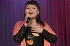 Veteran singers travel far to spread revolutionary music