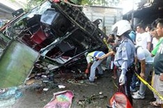 22 dead as bus plunges off Philippine highway