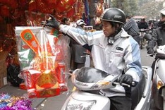 Hanoi celebrates Land Genie and Kitchen God with new festival