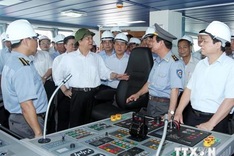 PM Dung hails efforts of reformed shipbuilding firm