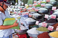 Vietnam still wants State interference in staple goods prices