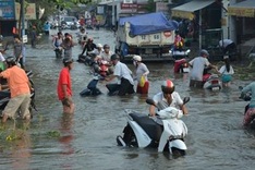 HCM City: flood tide hits record level