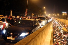 Hanoi urges faster traffic infrastructure construction
