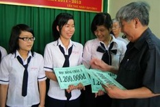 Asia Foundation grants scholarships to poor schoolgirls