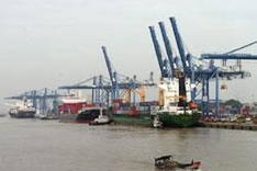 Nation's trade deficit shrinks