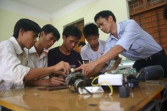 Students failing university entrance exams solicited by non-state schools