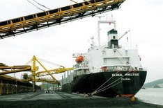 Quang Ninh ships first tonnes of coal of Lunar New Year