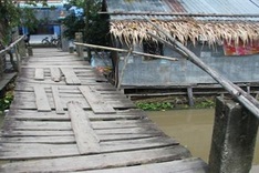DTiNews helps to build new bridge for poor students in Hau Giang