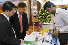 Vietnam-Singapore Business Forum 2013 opens