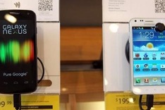 Apple wins block of Samsung smartphone sales in US