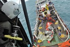 Divers find black boxes in AirAsia crash, retrieve 1 of them