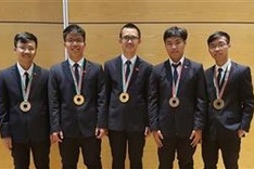 Vietnam bags two golds at International Physics Olympiad