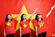 1,500 Vietnamese participate in patriotic photo project
