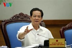 PM asks for tighter price, market control