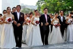 Strange weddings in Vietnam this year