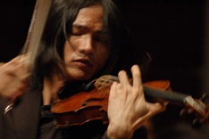 Vietnamese violinist performs with elite orchestra