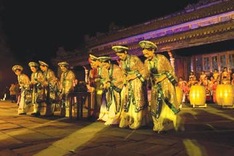 Night festival lights up Hue Royal Palace