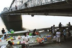 Hue to close Huong River night markets