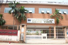 Teacher suspended for not talking to pupils for weeks