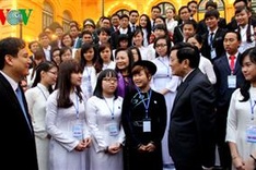 President Sang meets outstanding students