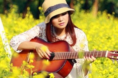 Hanoi girls enjoy the romance of yellow flowers