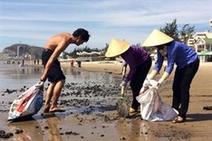 Oil slicks reappear in Vung Tau