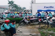 Workers from South Korean strike over unreasonable work conditions