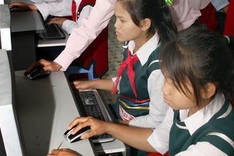 Vietnam donates boarding school to Laos